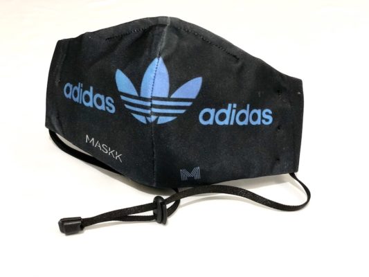 מסכת בד ממותגת אדידס